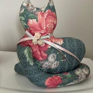 Stuffed floral cat decor